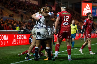 260424 - Scarlets v Hollywoodbets Sharks - United Rugby Championship - Sharks celebrate after Werner Kok scores a try