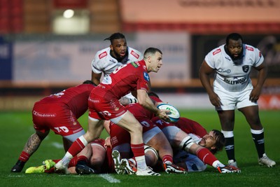 260424 - Scarlets v Hollywoodbets Sharks - United Rugby Championship - Gareth Davies of Scarlets passes the ball