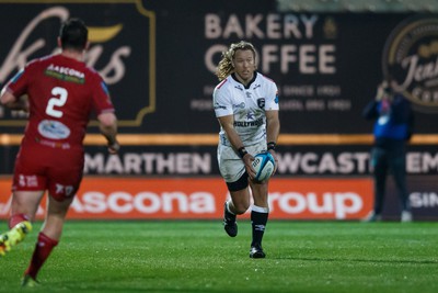 260424 - Scarlets v Hollywoodbets Sharks - United Rugby Championship - Werner Kok of Sharks on the attack