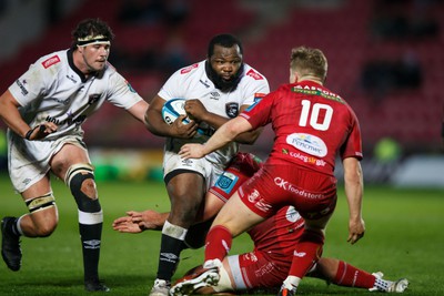 260424 - Scarlets v Hollywoodbets Sharks - United Rugby Championship - Ox Nche of Sharks runs at Sam Costelow of Scarlets