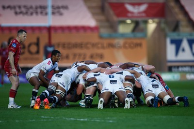 260424 - Scarlets v Hollywoodbets Sharks - United Rugby Championship - Grant Williams of Sharks puts the ball into a scrum