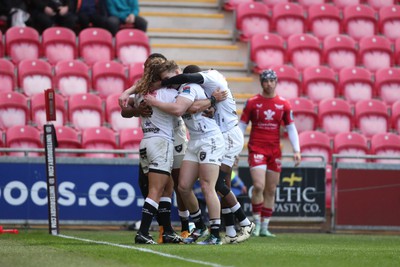 260424 - Scarlets v Hollywoodbets Sharks - United Rugby Championship - Werner Kok of Sharks celebrates scoring