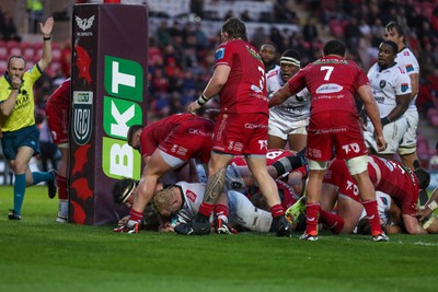 260424 - Scarlets v Hollywoodbets Sharks - United Rugby Championship - Vincent Koch of Sharks scores a try