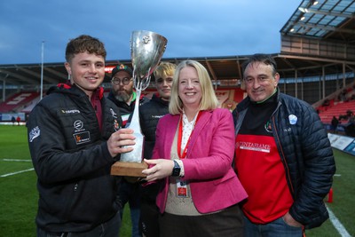 260424 - Scarlets v Hollywoodbets Sharks - United Rugby Championship - WRU CEO Abi Tierney presents the Premiership Cup to players and coaches from Llandovery RFC