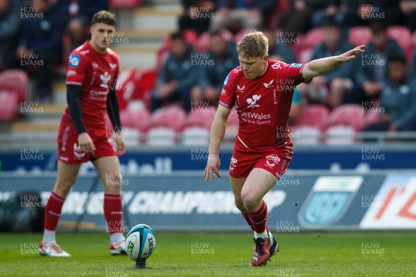 260424 - Scarlets v Hollywoodbets Sharks - United Rugby Championship - Sam Costelow of Scarlets kicks a penalty