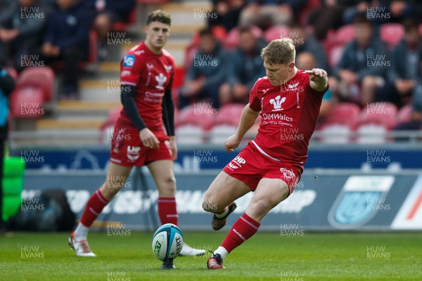 260424 - Scarlets v Hollywoodbets Sharks - United Rugby Championship - Sam Costelow of Scarlets kicks a penalty