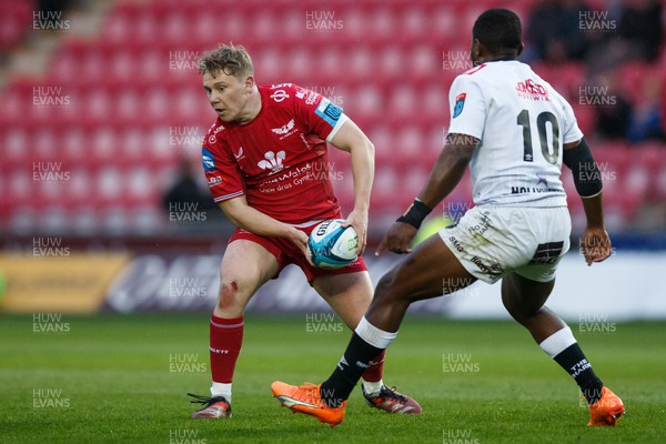 260424 - Scarlets v Hollywoodbets Sharks - United Rugby Championship - Sam Costelow of Scarlets looks for a gap