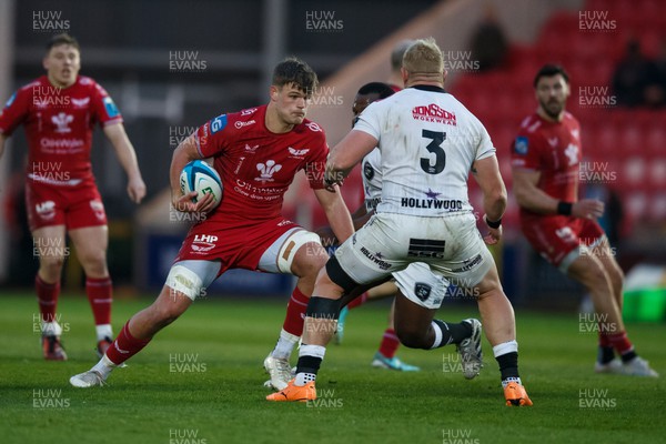 260424 - Scarlets v Hollywoodbets Sharks - United Rugby Championship - Taine Plumtree of Scarlets looks for a gap