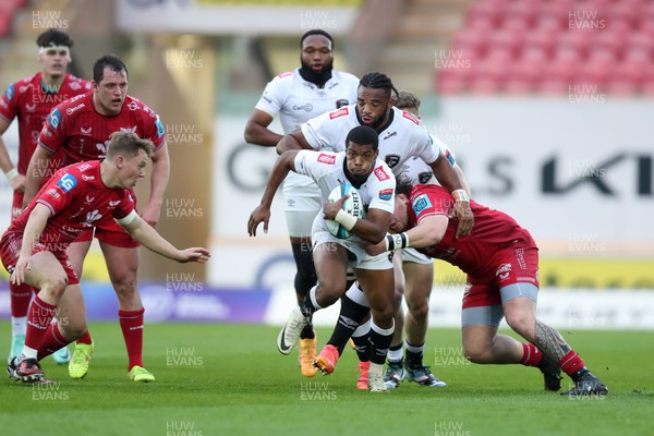 260424 - Scarlets v Hollywoodbets Sharks - United Rugby Championship - Grant Williams of Sharks is tackled by Sam Wainwright of Scarlets 