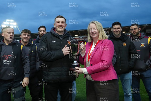 260424 - Scarlets v Hollywoodbets Sharks - United Rugby Championship - WRU CEO Abi Tierney presents the Division one Cup to players and coaches from Llanelli Wanderers RFC