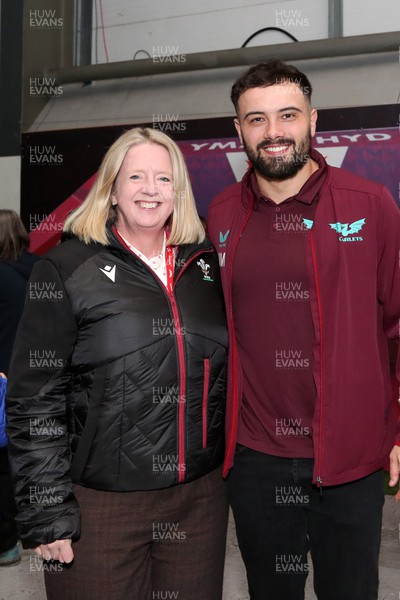 260424 - Scarlets v Hollywoodbets Sharks - United Rugby Championship - WRU CEO Abi Tierney meets Scarlets Captain Josh Mcleod before the game