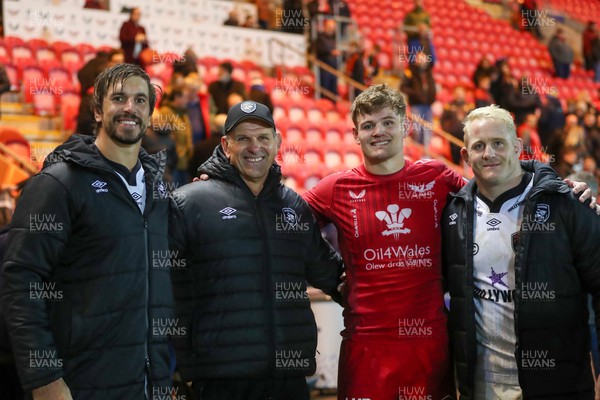 260424 - Scarlets v Hollywoodbets Sharks - United Rugby Championship - Eben Etzebeth , Sharks Coach Jon Plumtree his son Taine Plumtree of Scarlets  and Vincent Koch of Sharks after the game 