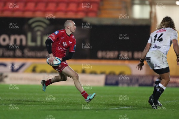 260424 - Scarlets v Hollywoodbets Sharks - United Rugby Championship - Ioan Nicholas of Scarlets  gets a pass away 