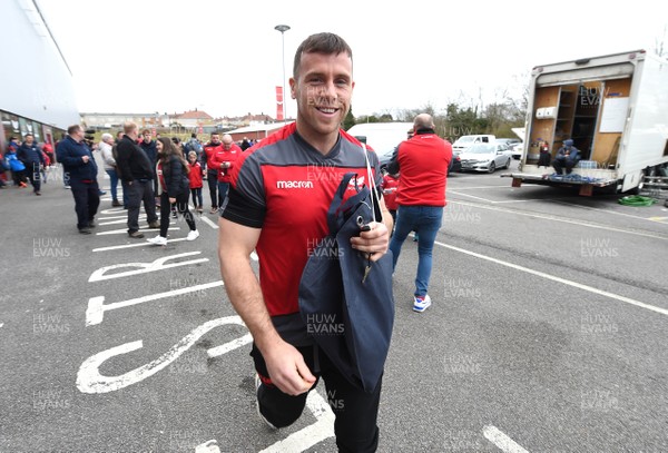 300318 - Scarlets v La Rochelle - European Rugby Champions Cup - Gareth Davies of Scarlets arrives