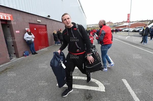 300318 - Scarlets v La Rochelle - European Rugby Champions Cup - Hadleigh Parkes of Scarlets arrives