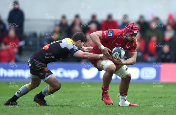 300318 - Scarlets v La Rochelle - European Rugby Champions Cup - Josh Macleod of Scarlets is tackled by Steve Barry of La Rochelle
