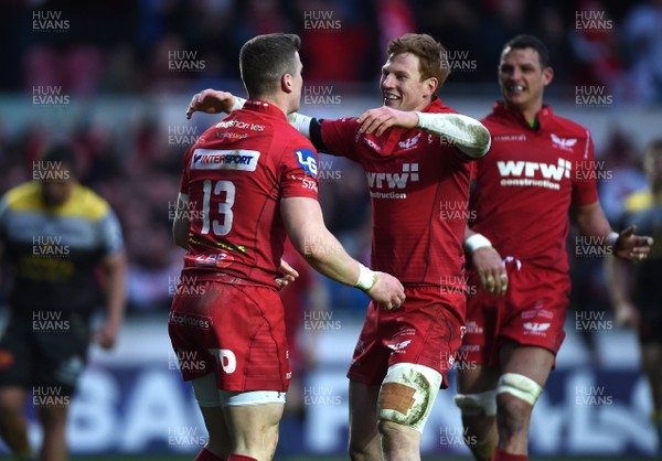 300318 - Scarlets v La Rochelle - European Rugby Champions Cup - Scott Williams of Scarlets celebrates his try with Rhys Patchell