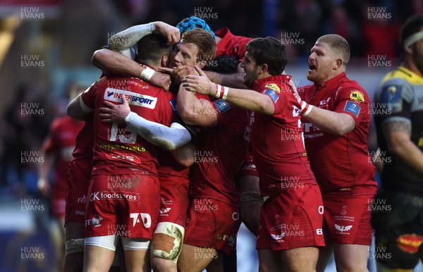 300318 - Scarlets v La Rochelle - European Rugby Champions Cup - Scott Williams of Scarlets celebrates his try with team mates