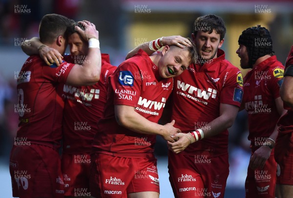 300318 - Scarlets v La Rochelle - European Rugby Champions Cup - James Davies and Dan Jones of Scarlets celebrate