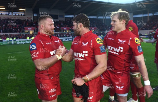 300318 - Scarlets v La Rochelle - European Rugby Champions Cup - Samson Lee and Leigh Halfpenny of Scarlets celebrate