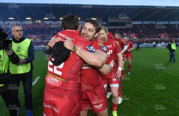300318 - Scarlets v La Rochelle - European Rugby Champions Cup - Dan Jones and Leigh Halfpenny of Scarlets celebrate