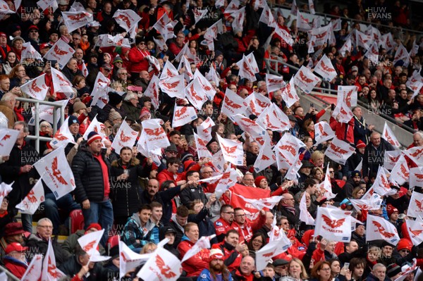 300318 - Scarlets v La Rochelle - European Rugby Champions Cup - Scarlets fans