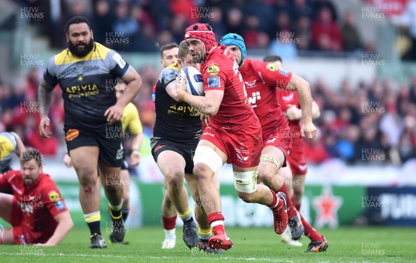 300318 - Scarlets v La Rochelle - European Rugby Champions Cup - Josh Macleod of Scarlets gets clear