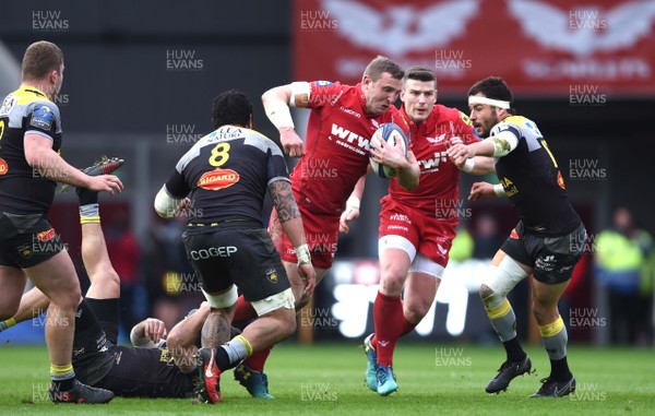 300318 - Scarlets v La Rochelle - European Rugby Champions Cup - Hadleigh Parkes of Scarlets is tackled by Jeremy Sinzelle of La Rochelle