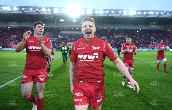300318 - Scarlets v La Rochelle - European Rugby Champions Cup - James Davies of Scarlets celebrates at the end of the game