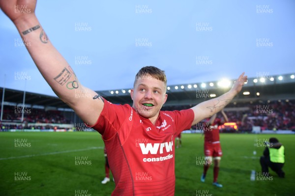 300318 - Scarlets v La Rochelle - European Rugby Champions Cup - James Davies of Scarlets celebrates at the end of the game