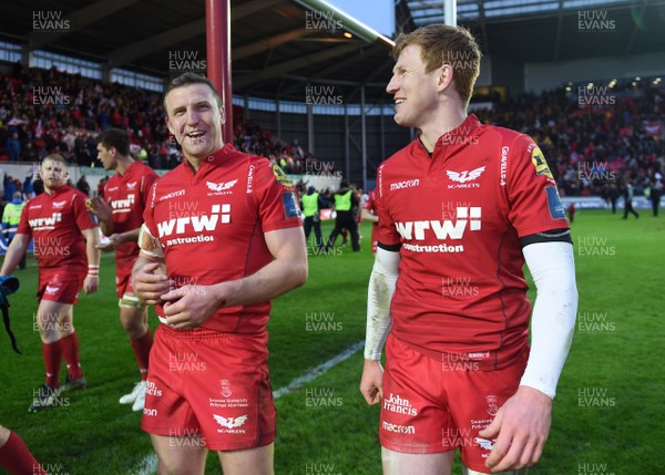 300318 - Scarlets v La Rochelle - European Rugby Champions Cup - Hadleigh Parkes and Rhys Patchell of Scarlets celebrates at the end of the game