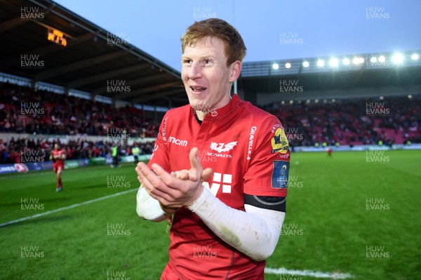300318 - Scarlets v La Rochelle - European Rugby Champions Cup - Rhys Patchell of Scarlets celebrates at the end of the game