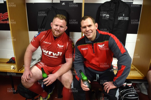 300318 - Scarlets v La Rochelle - European Rugby Champions Cup - Samson Lee and Ioan Cunningham of Scarlets celebrate at the end of the game
