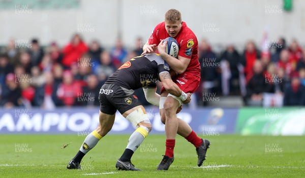 300318 - Scarlets v La Rochelle - European Champions Cup Quarter Final - James Davies of Scarlets is tackled by Pierre Aguillon of La Rochelle