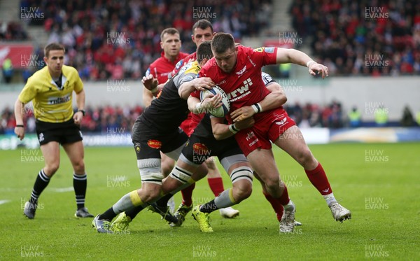 300318 - Scarlets v La Rochelle - European Champions Cup Quarter Final - Rob Evans of Scarlets is tackled by Afa Amosa of La Rochelle
