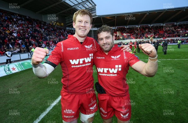 300318 - Scarlets v La Rochelle - European Champions Cup Quarter Final - Rhys Patchell and Leigh Halfpenny of Scarlets