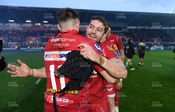 300318 - Scarlets v La Rochelle - European Champions Cup Quarter Final - Steff Evans and Leigh Halfpenny of Scarlets