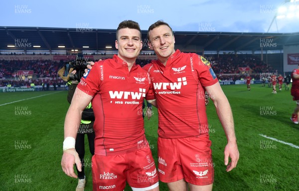 300318 - Scarlets v La Rochelle - European Champions Cup Quarter Final - Scott Williams and Hadleigh Parkes of Scarlets