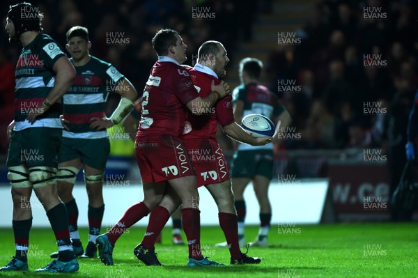 120119 - Scarlets v Leicester Tigers - European Rugby Heineken Champions Cup - Ken Owens of Scarlets celebrates scoring try with Ryan Elias