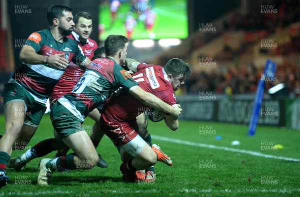 120119 - Scarlets v Leicester Tigers - European Rugby Heineken Champions Cup - Steff Evans of Scarlets scores try