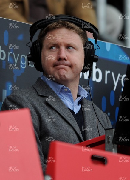 05.09.09 - Llanelli Scarlets v Leinster - Magners League - Former Wales captain and S4C Commentator Gwyn Jones. 