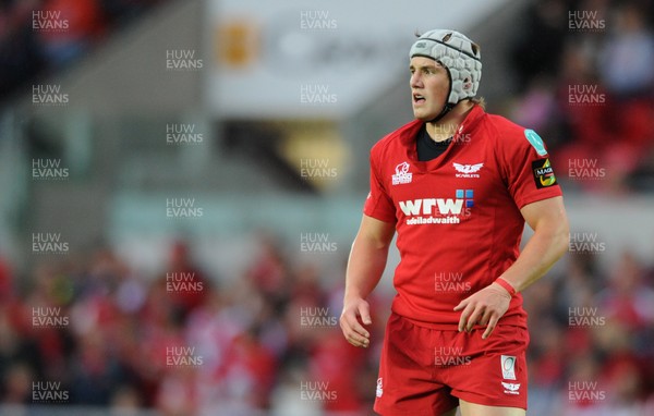 05.09.09 - Llanelli Scarlets v Leinster - Magners League - Jonathan Davies of Scarlets. 