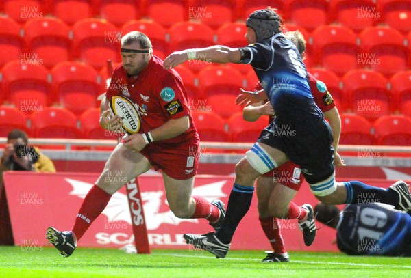 05.09.09 - Scarlets v Leinster Scarlets Phil John runs in to score try 