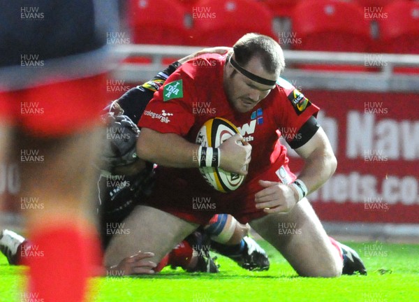 05.09.09 - Scarlets v Leinster Scarlets Phil John scores try 