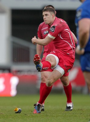 070315 - Scarlets v Leinster - Guinness PRO12 - Steven Shingler of Scarlets kicks a penalty