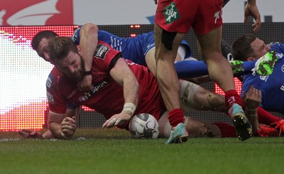 070315 - Scarlets v Leinster - Guinness PRO12 - John Barclay of Scarlets scores a try