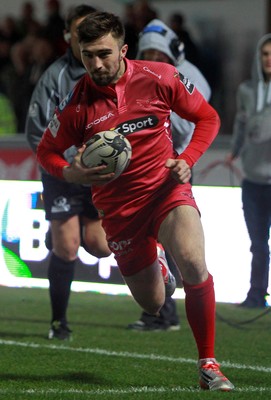 070315 - Scarlets v Leinster - Guinness PRO12 - Jordan Williams of Scarlets runs in to score a try