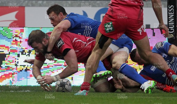 070315 - Scarlets v Leinster - Guinness PRO12 - John Barclay of Scarlets scores a try