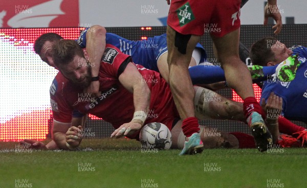 070315 - Scarlets v Leinster - Guinness PRO12 - John Barclay of Scarlets scores a try