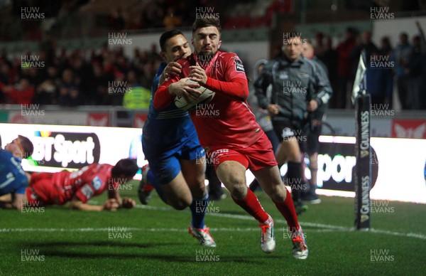 070315 - Scarlets v Leinster - Guinness PRO12 - Jordan Williams of Scarlets runs in to score a try